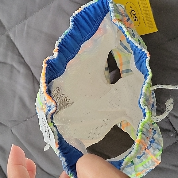 Baby Gap swimming trunks Size 0-6months - Picture 3 of 4